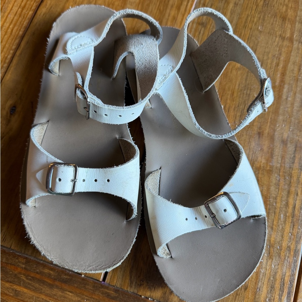 Sun & Sand Girls White Adjustable Strap Sandals Size 1